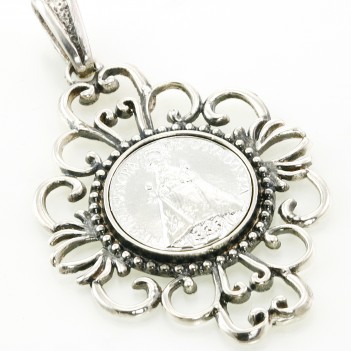 Medalla de la Virgen de Covadonga en plata